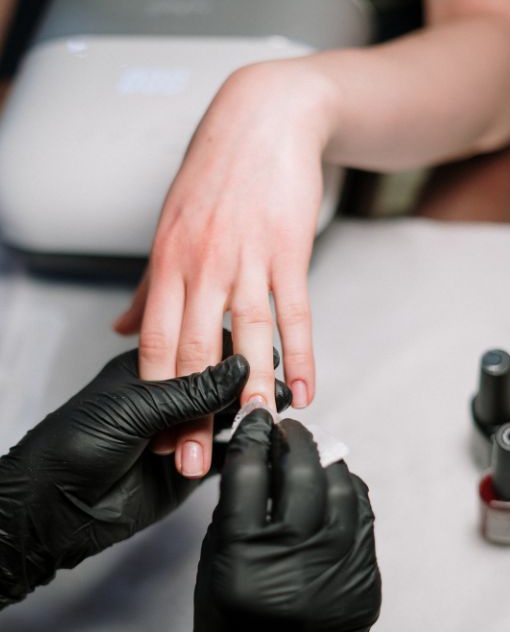 MANICURA Y PEDICURA A DOMICILIO